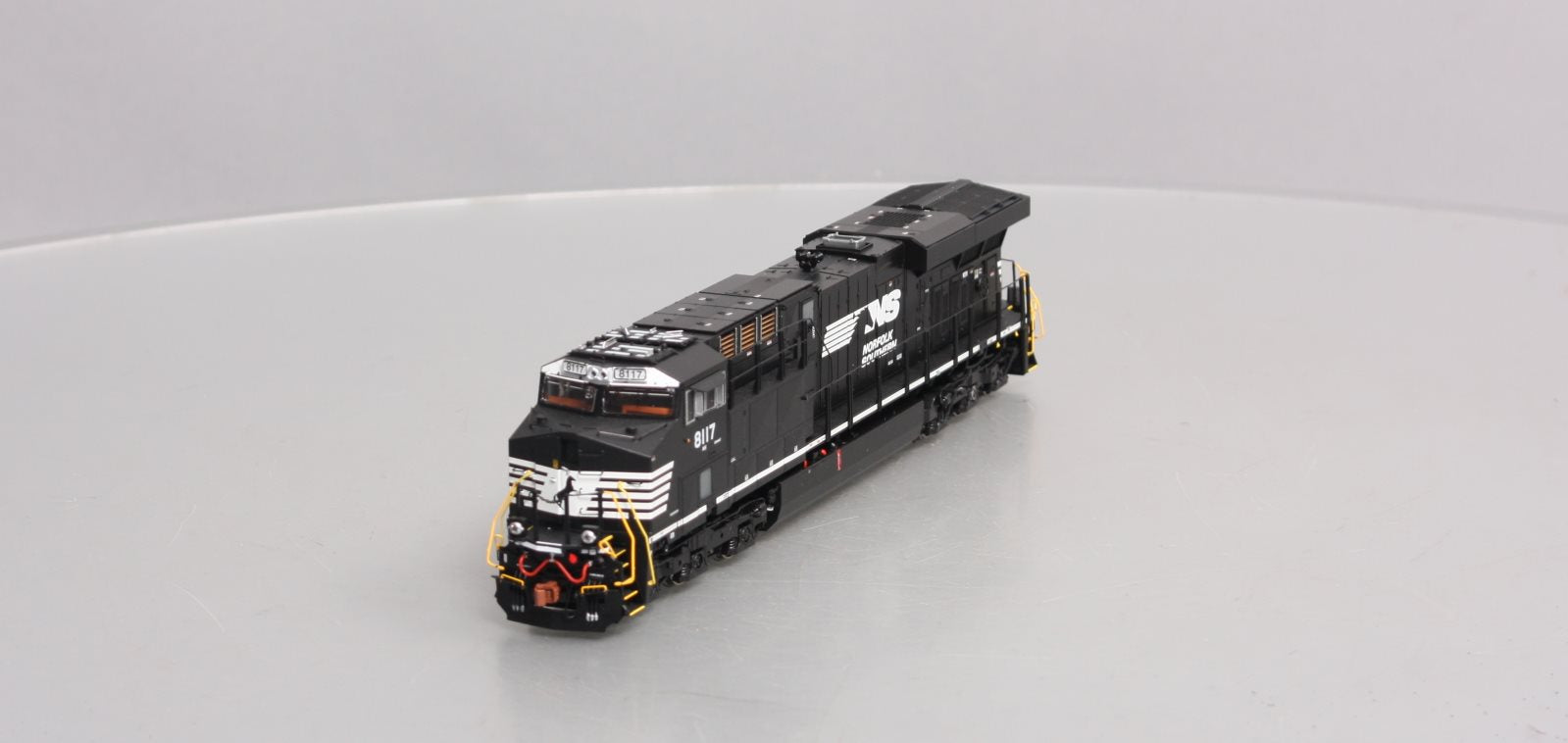 Scale Trains 33093 HO Norfolk Southern GE ES44AC Diesel #8117 LN/Box