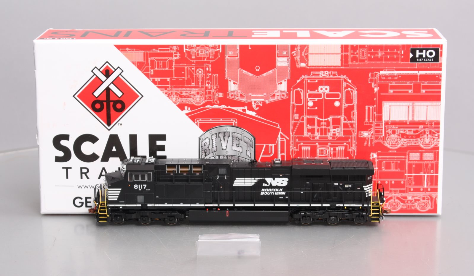 Scale Trains 33093 HO Norfolk Southern GE ES44AC Diesel #8117 LN/Box