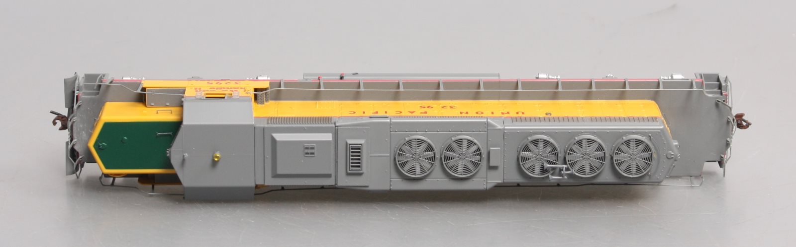 Athearn 95195 HO Union Pacific Ready to Run SD40-2 Diesel Locomotive #3295