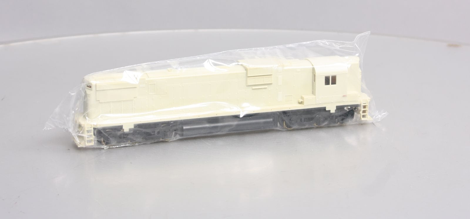Stewart 6350 HO Undecorated Diesel ALCO Century C-630 Powered