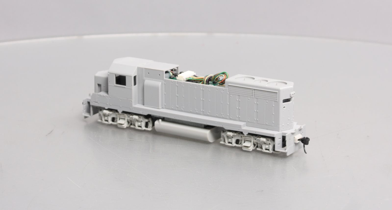Walthers 920-49162 HO Undecorated EMD GP35 Phase II Standard DC