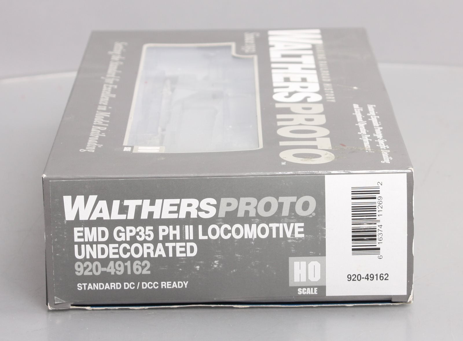 Walthers 920-49162 HO Undecorated EMD GP35 Phase II Standard DC