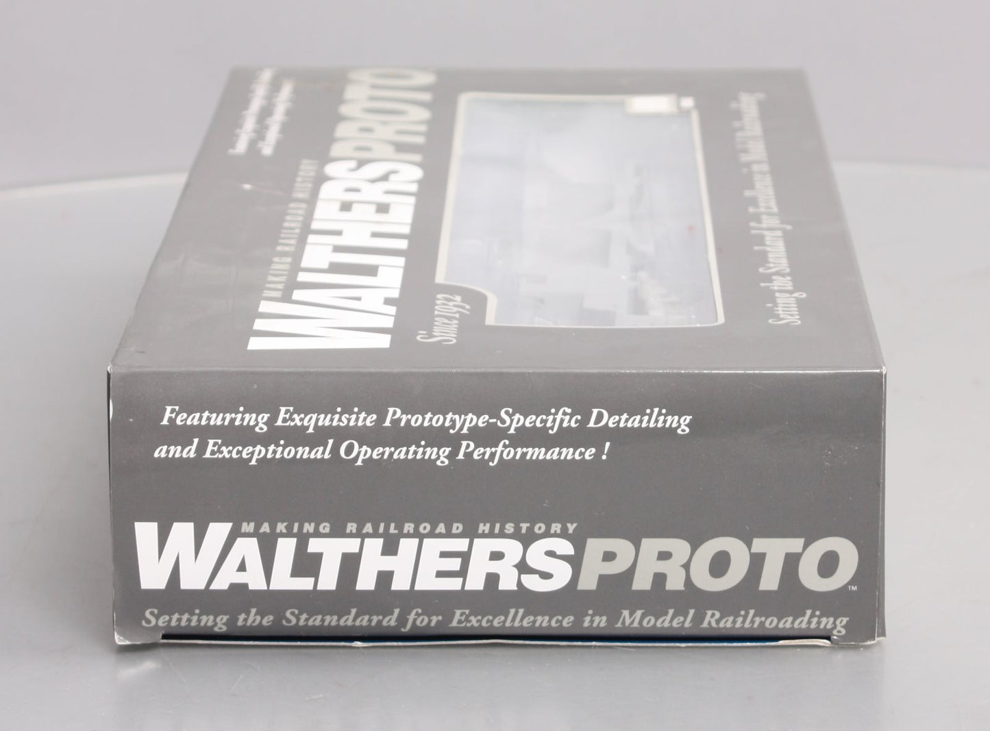 Walthers 920-49162 HO Undecorated EMD GP35 Phase II Standard DC