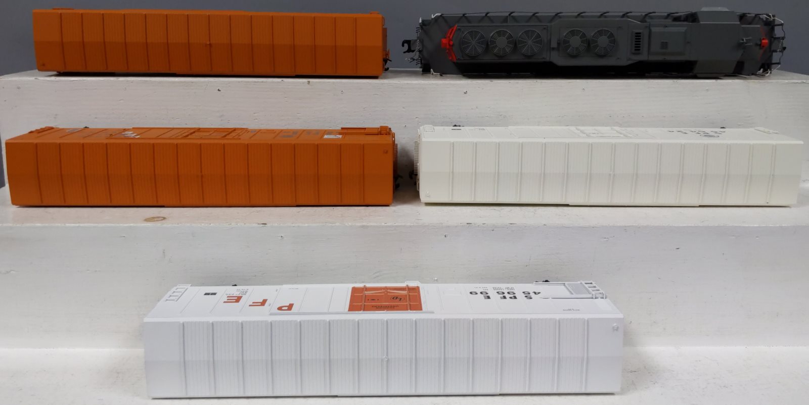 Lionel 6-84296 O Gauge Southern Pacific 54 Salad Bowl Express Diesel Train Set