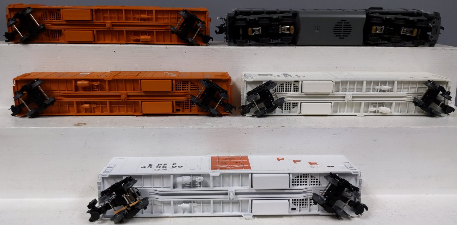 Lionel 6-84296 O Gauge Southern Pacific 54 Salad Bowl Express Diesel Train Set