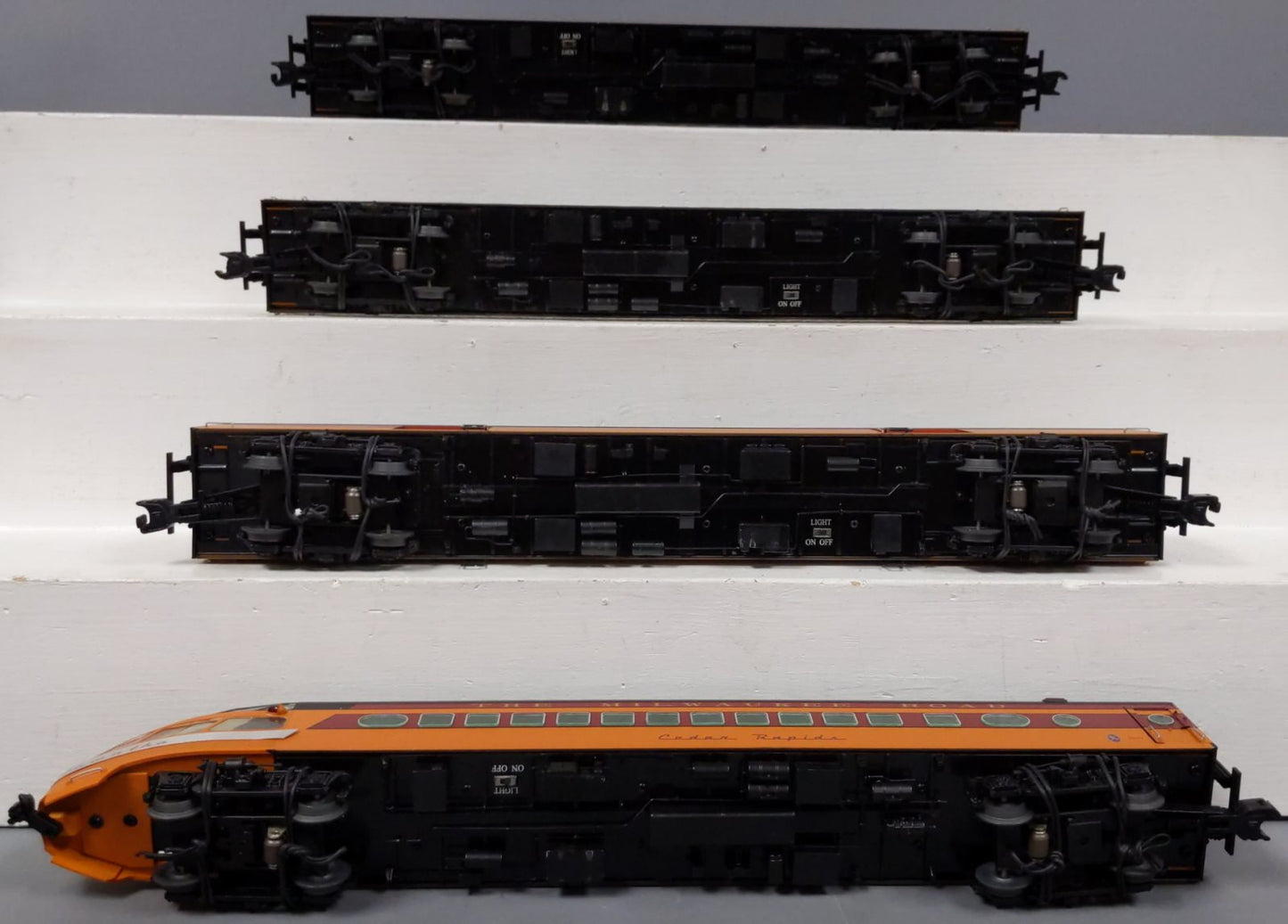 Lionel 6-25622 Milwaukee Road 18" Passenger Car Set