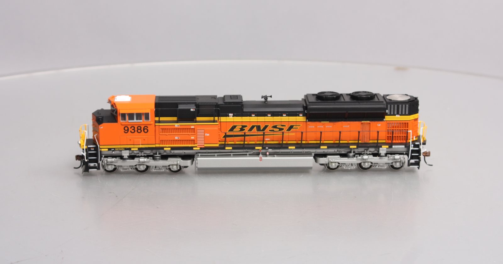 Athearn G68509 HO BNSF SD70ACe with High Headlight Wedge #9386