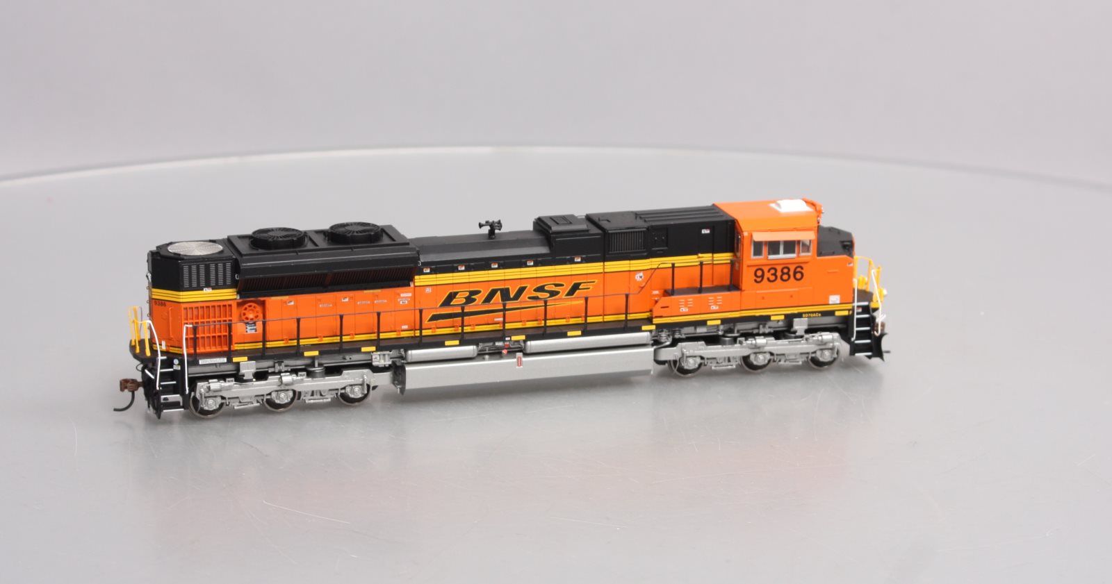 Athearn G68509 HO BNSF SD70ACe with High Headlight Wedge #9386