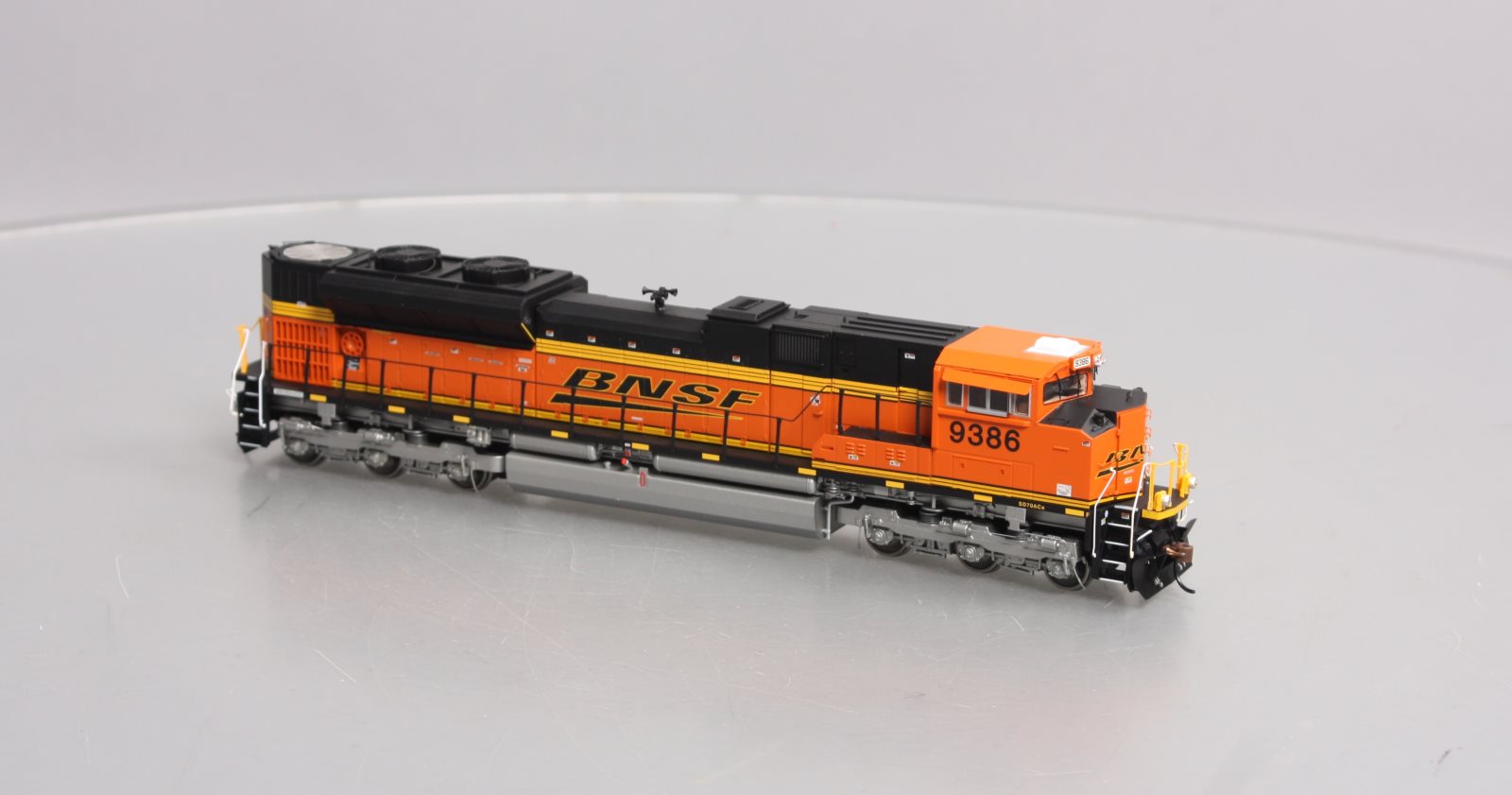 Athearn G68509 HO BNSF SD70ACe with High Headlight Wedge #9386