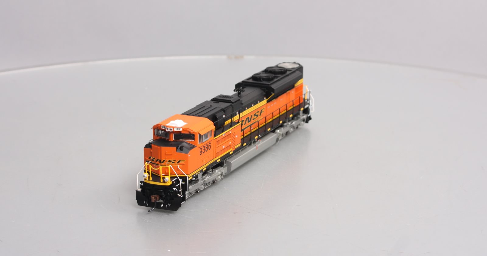 Athearn G68509 HO BNSF SD70ACe with High Headlight Wedge #9386