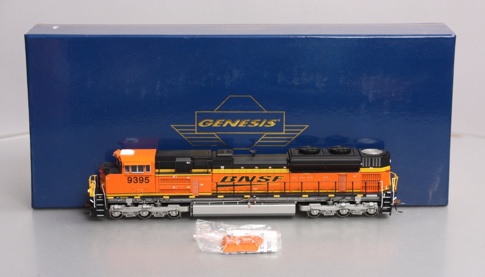 Athearn G68510 HO BNSF SD70ACe with High Headlight Wedge #9395