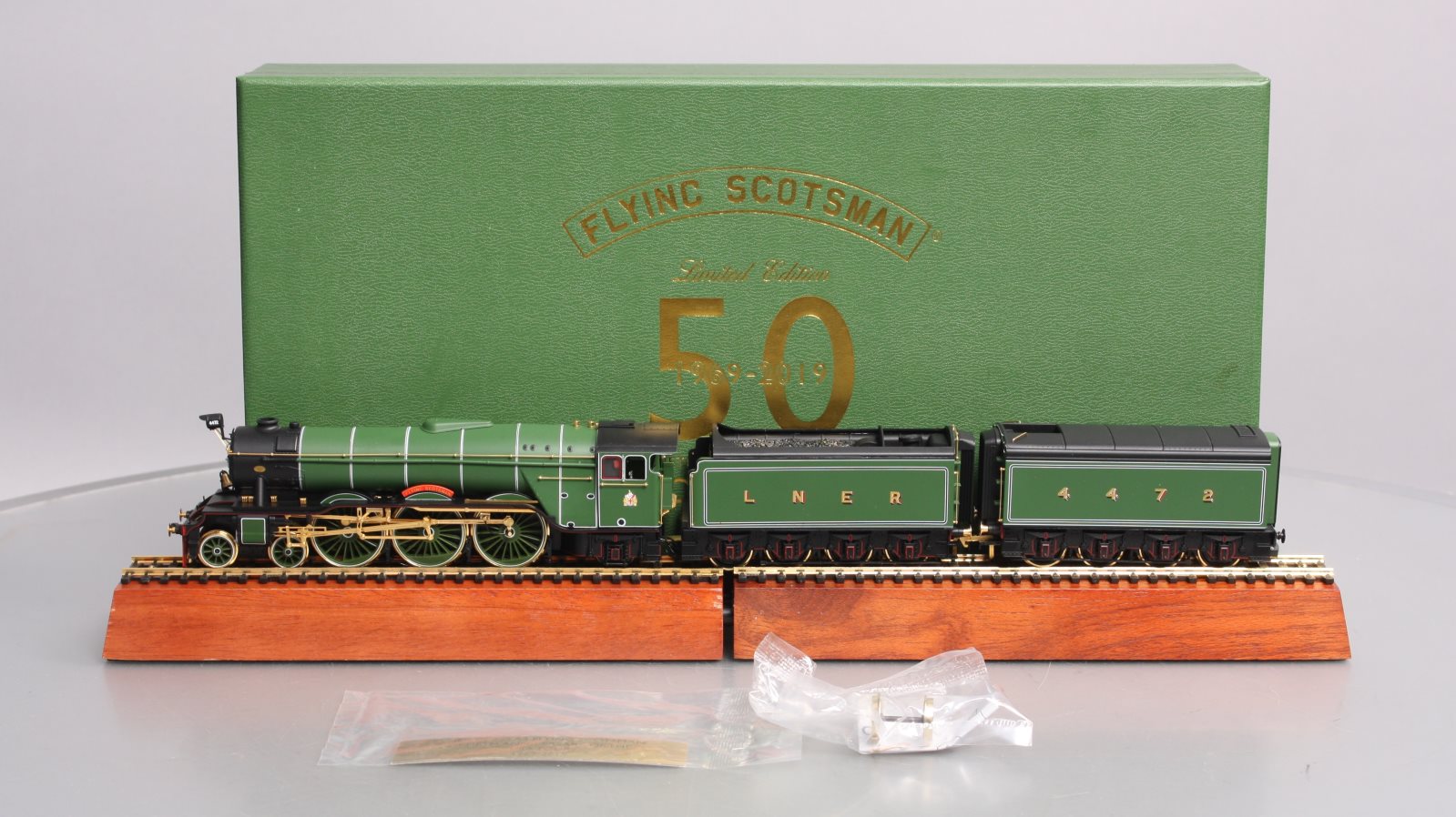 Hornby R3738 OO Alan Pegler LNER A3 Class 4-6-2 Steam Locomotive #4472