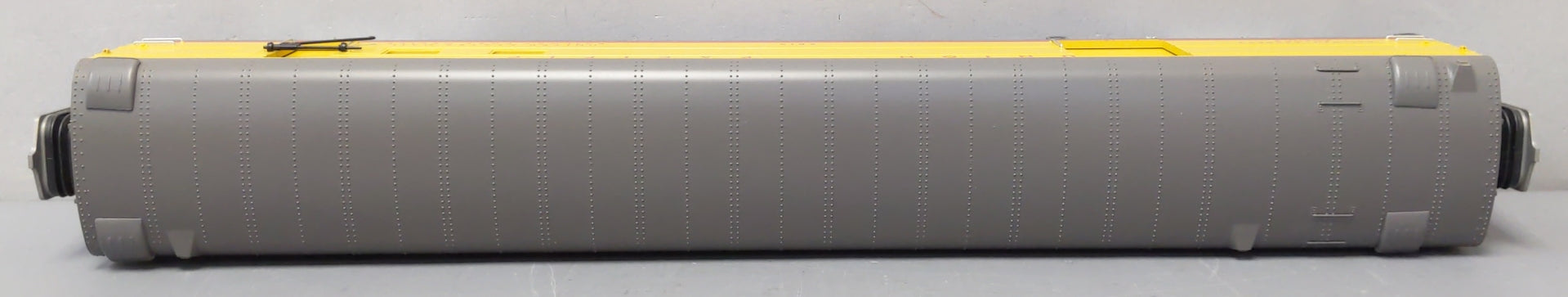 MTH 20-64027 O Union Pacific 70' Streamlined RPO Passenger Car #5815