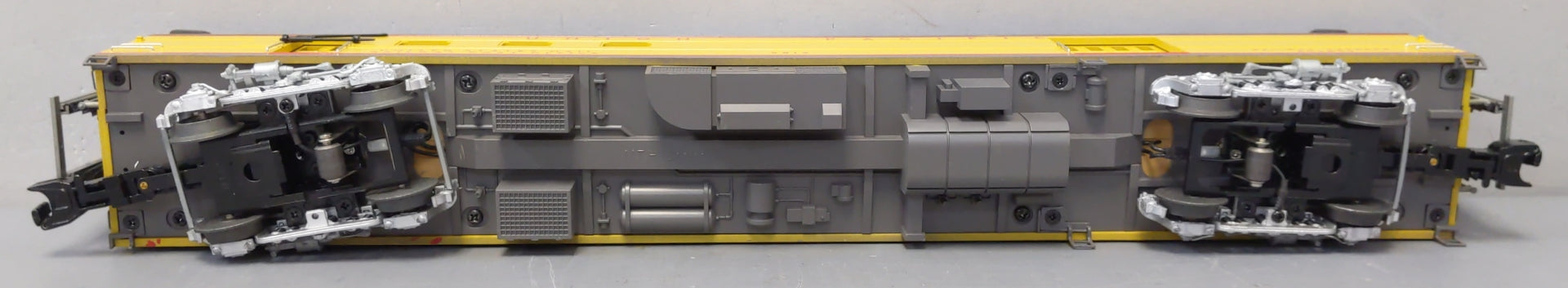 MTH 20-64027 O Union Pacific 70' Streamlined RPO Passenger Car #5815