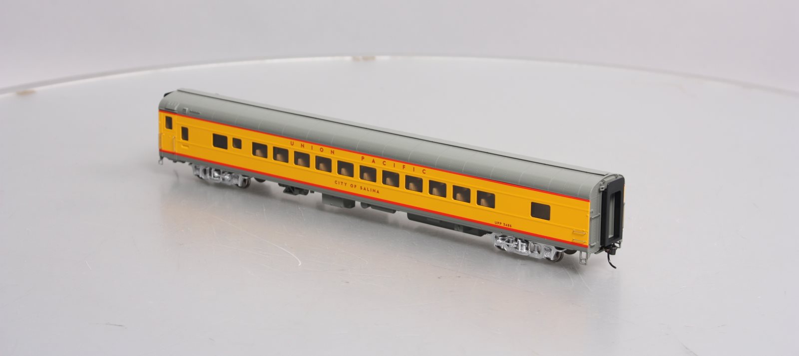 Walthers 920-18006 HO Union Pacific Standard 85' ACF 44-Seat Coach UPP #5486