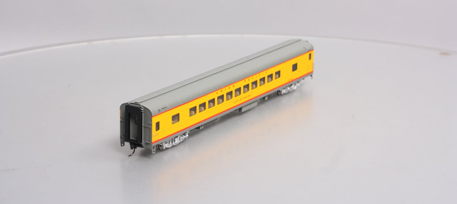 Walthers 920-18006 HO Union Pacific Standard 85' ACF 44-Seat Coach UPP #5486