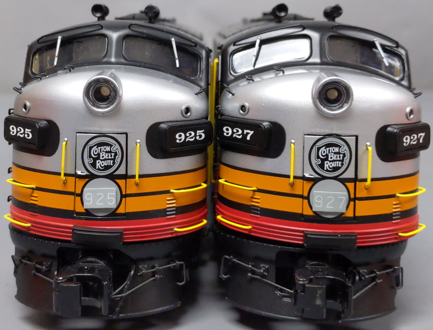 Lionel 2033300 O Gauge St. Louis & Southwestern "Cotton Belt" F7 AA Diesel Set