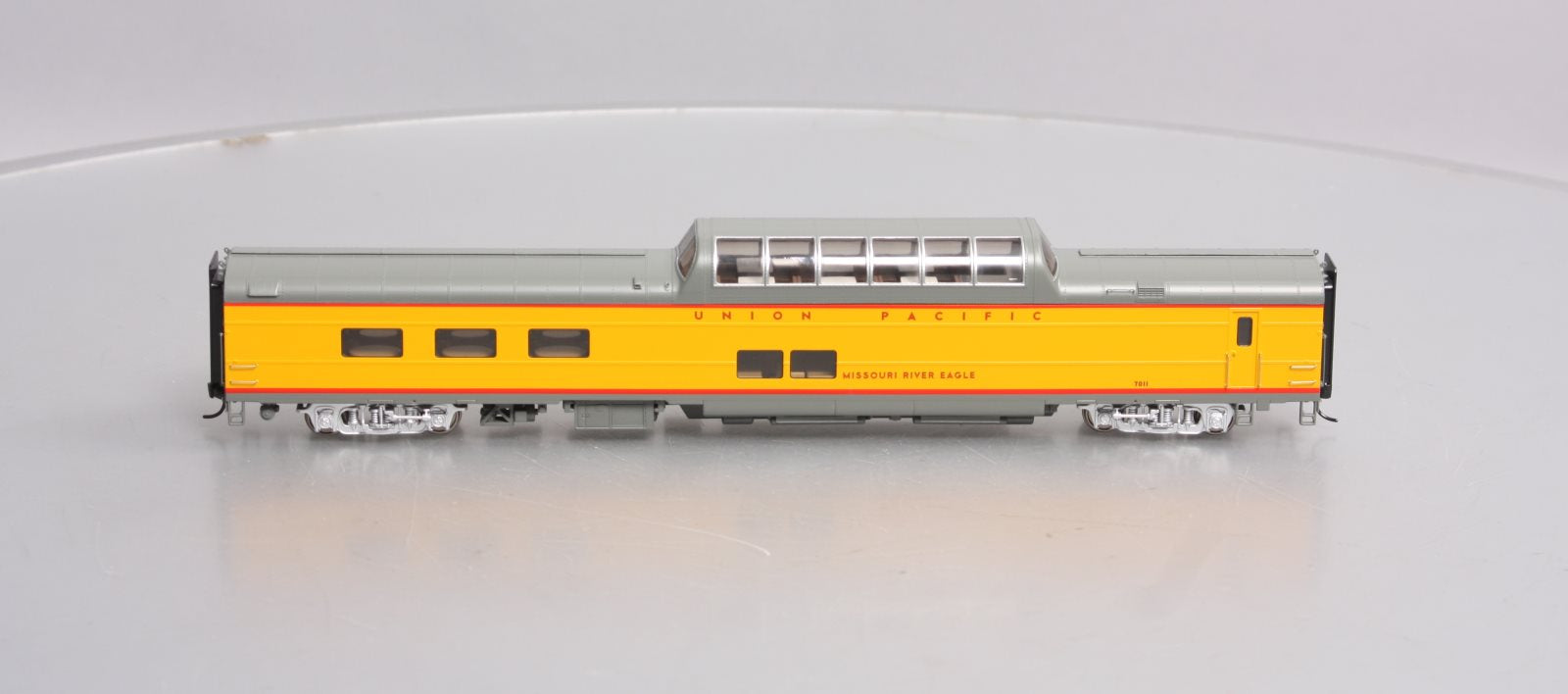Walthers 920-18155 HO Union Pacific 85' ACF Dome-Diner Car MR Eagle #7011