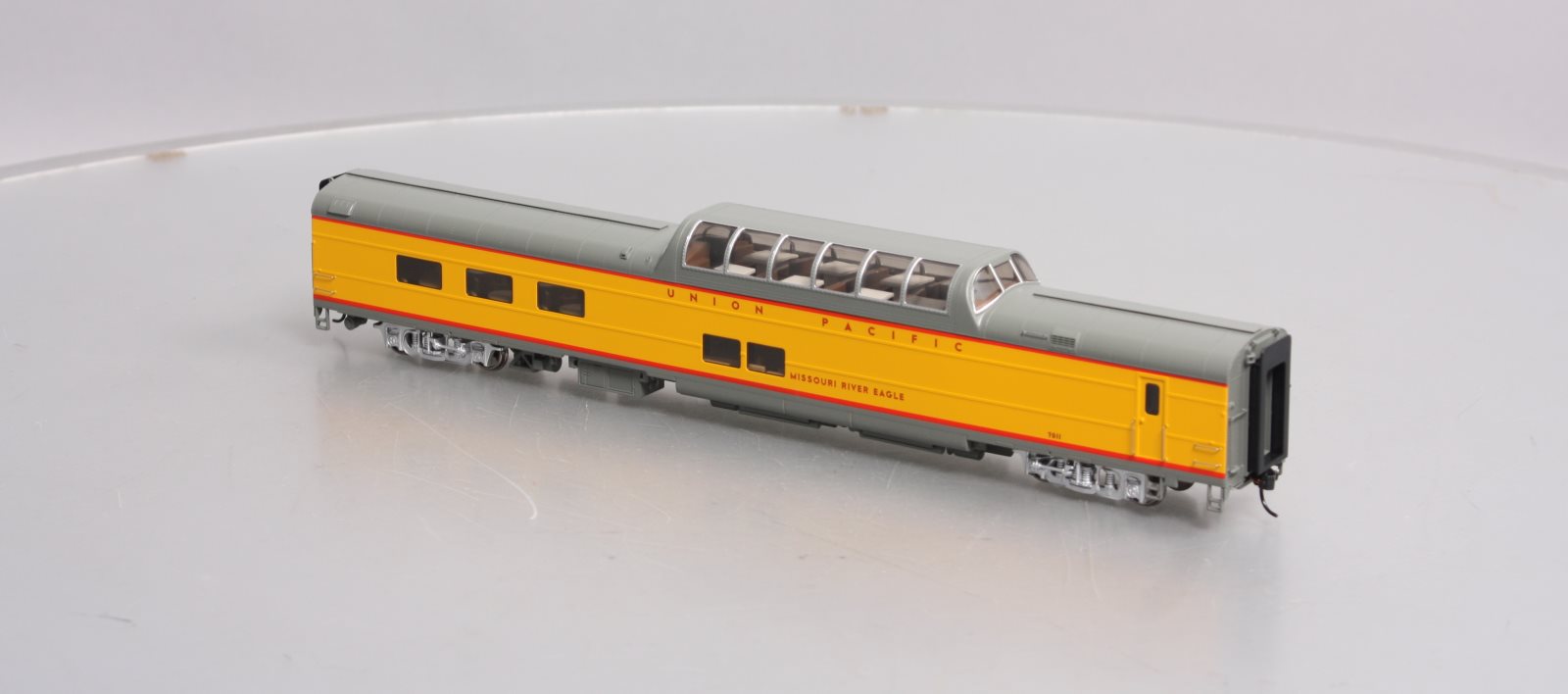 Walthers 920-18155 HO Union Pacific 85' ACF Dome-Diner Car MR Eagle #7011