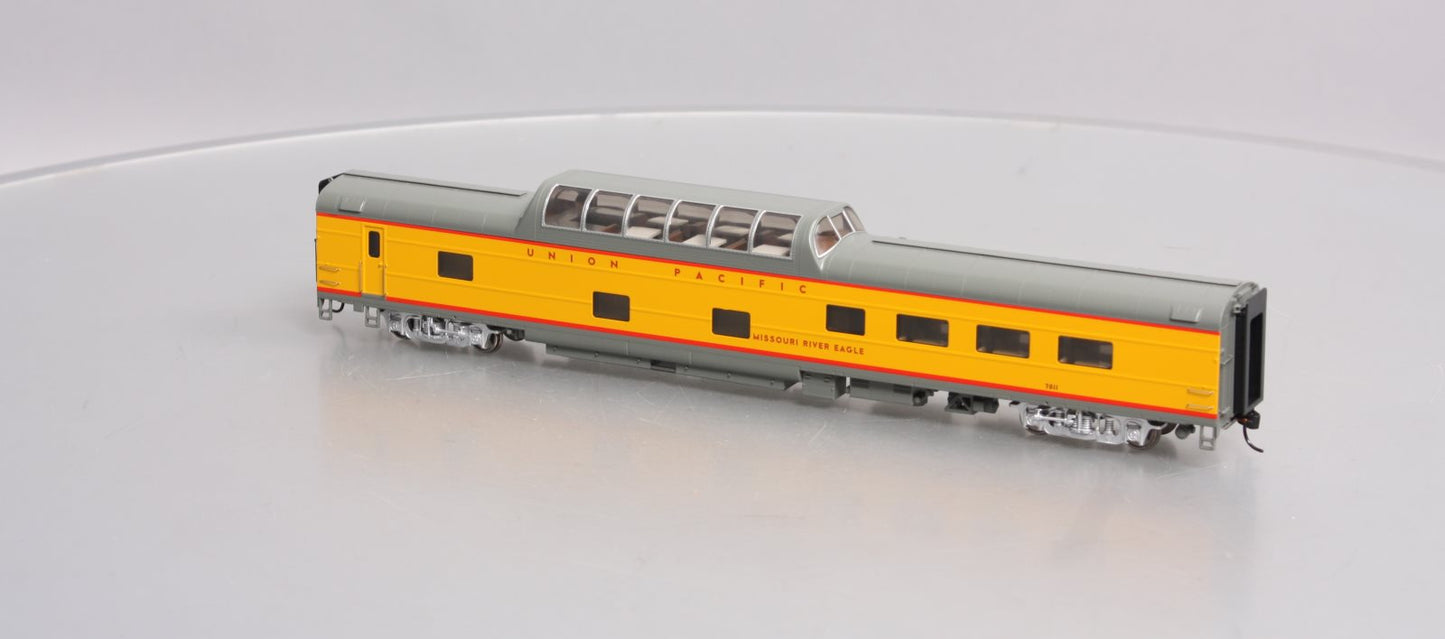 Walthers 920-18155 HO Union Pacific 85' ACF Dome-Diner Car MR Eagle #7011