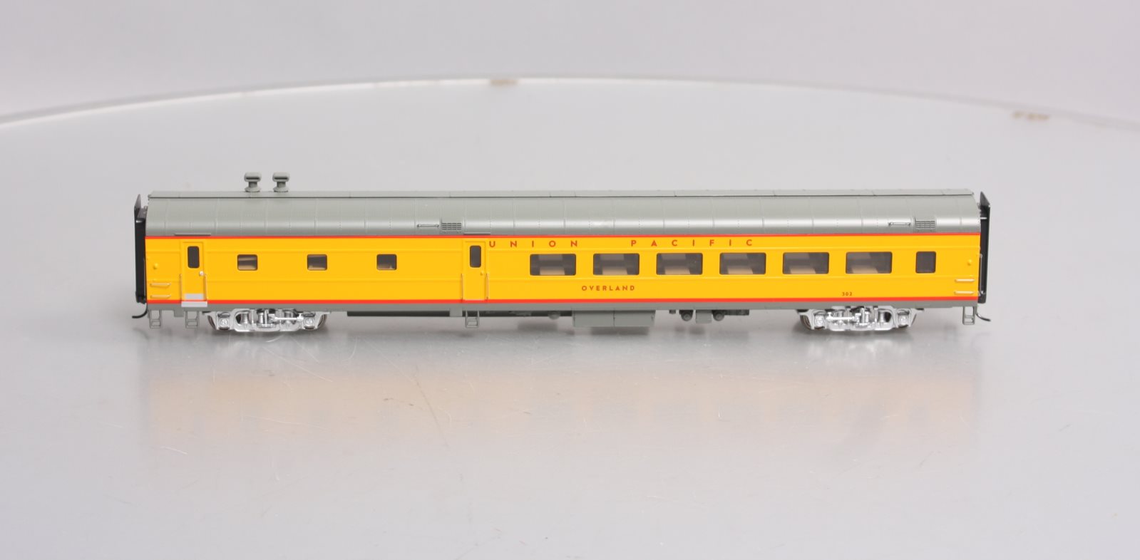 Walthers 920-18603 HO Union Pacifc Overland 85' ACF 44-Seat Lighted Coach