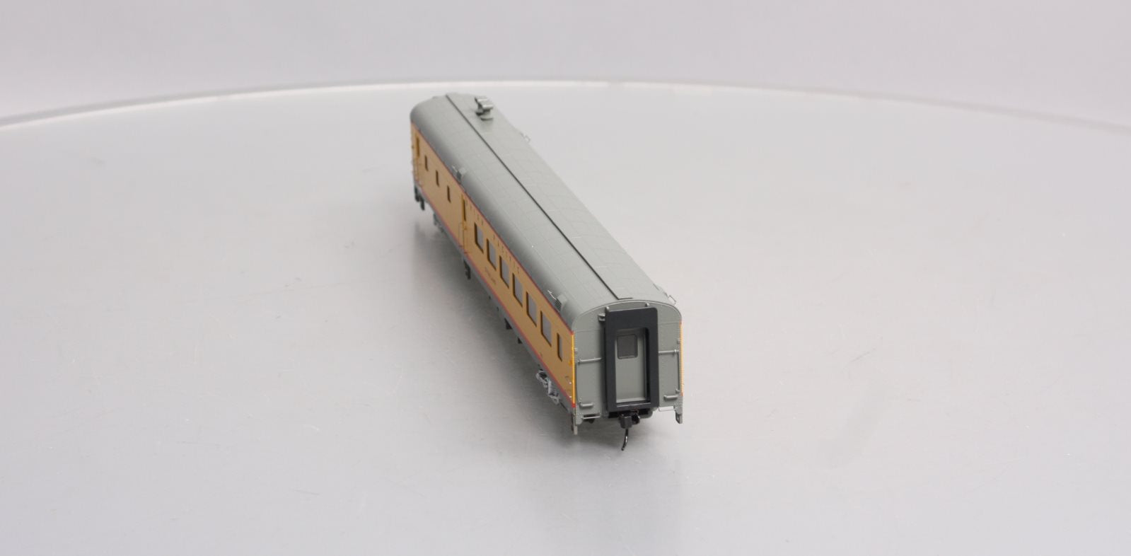 Walthers 920-18603 HO Union Pacifc Overland 85' ACF 44-Seat Lighted Coach