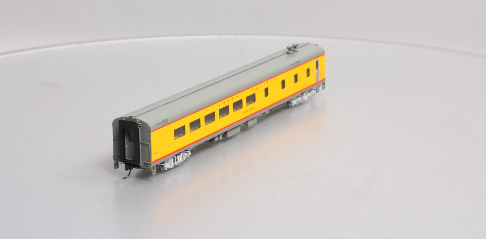 Walthers 920-18603 HO Union Pacifc Overland 85' ACF 44-Seat Lighted Coach