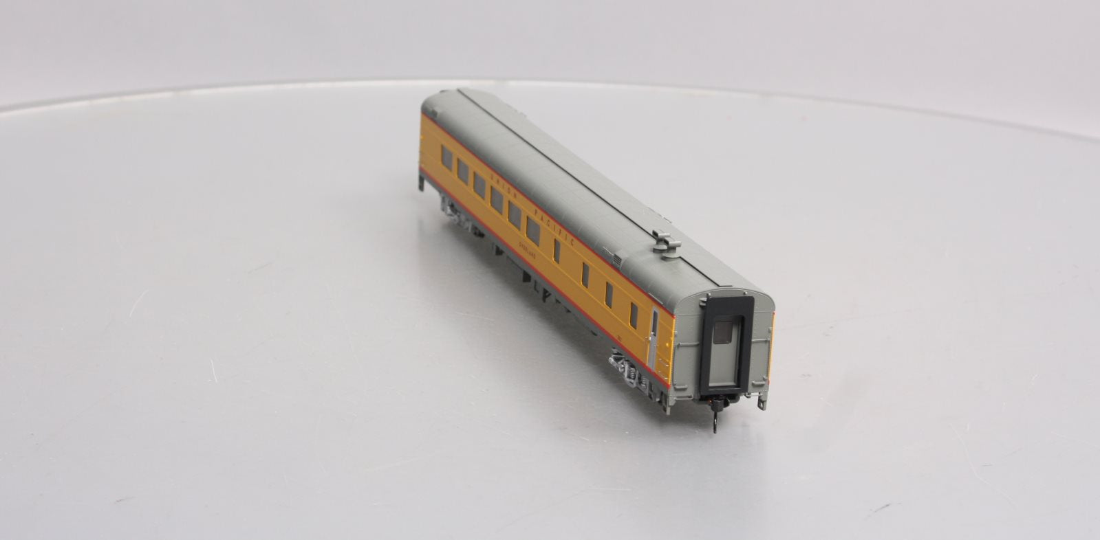 Walthers 920-18603 HO Union Pacifc Overland 85' ACF 44-Seat Lighted Coach