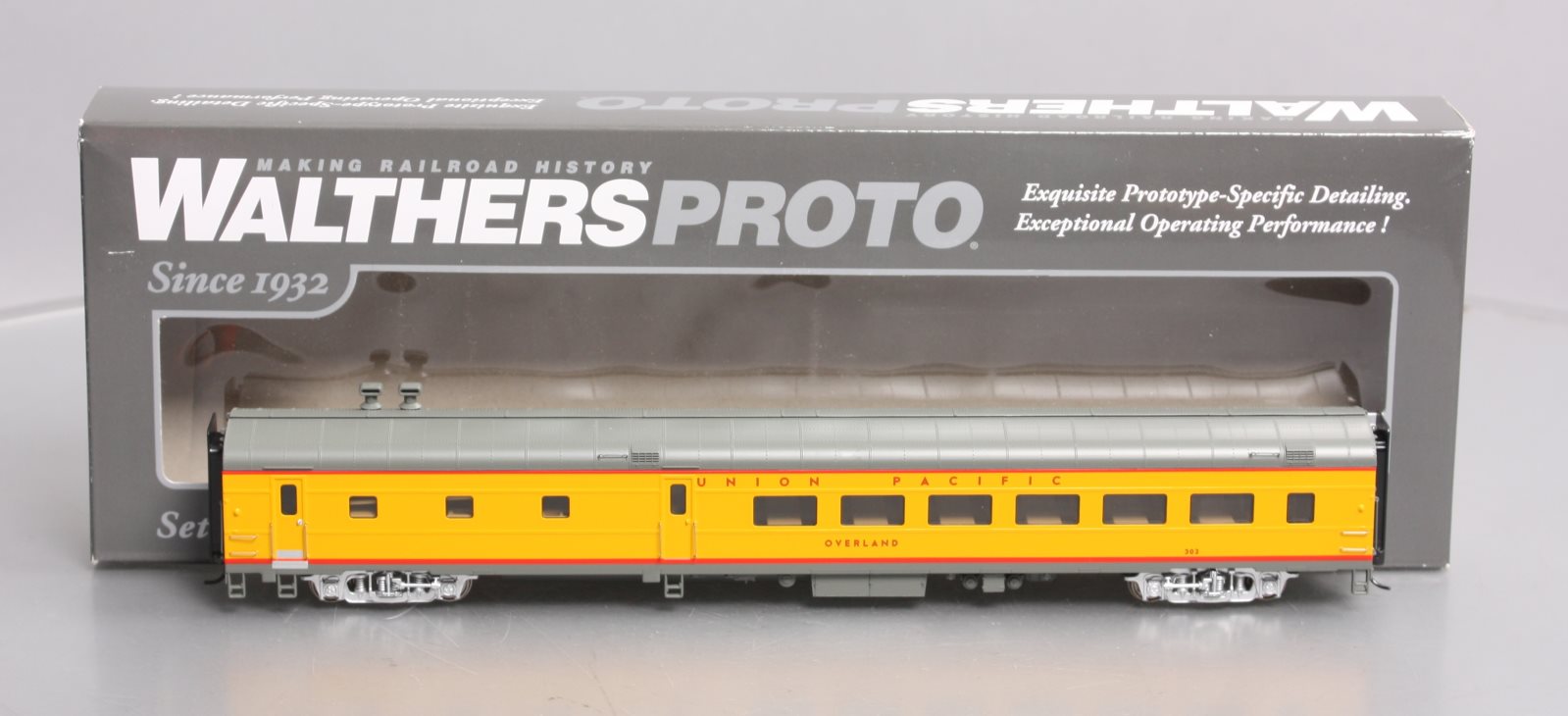 Walthers 920-18603 HO Union Pacifc Overland 85' ACF 44-Seat Lighted Coach