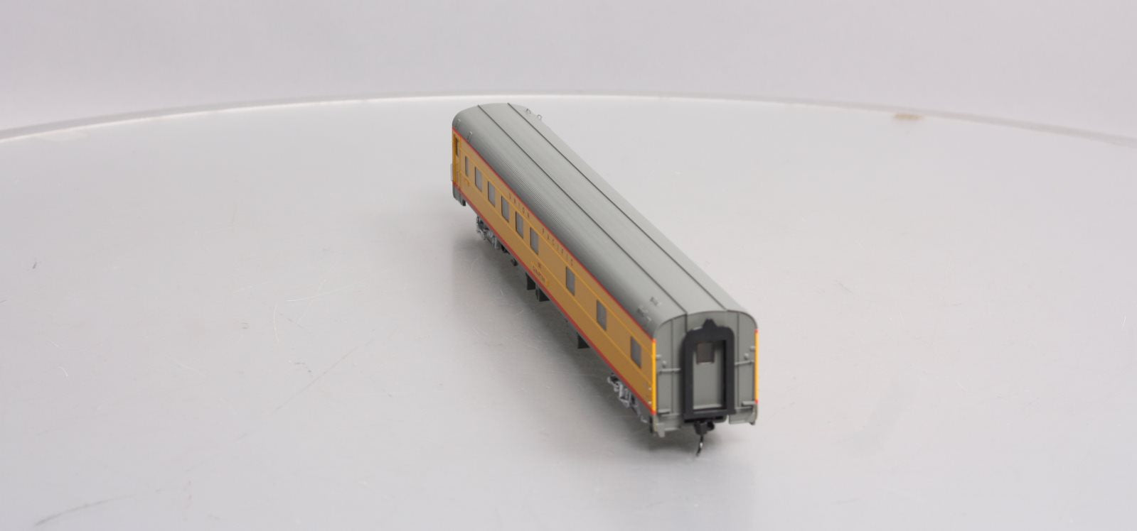 Walthers 920-13104 HO UP Cabarton Early Standard 85' Budd 10-6 Sleeper