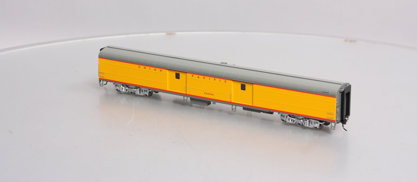 Walthers 920-9209 HO Union Pacific Early Standard 85' ACF Baggage Car #904304