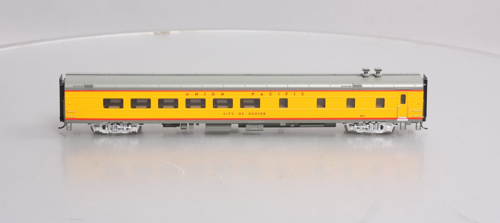 Walthers 920-18105 HO Union Pacific 85' ACF 48-Seat Diner City of Denver #5011