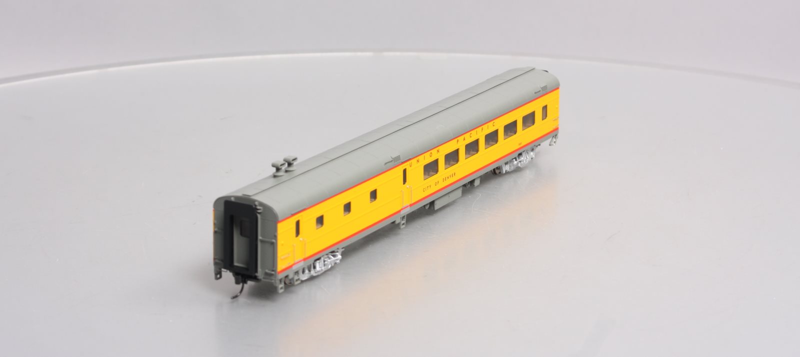 Walthers 920-18105 HO Union Pacific 85' ACF 48-Seat Diner City of Denver #5011