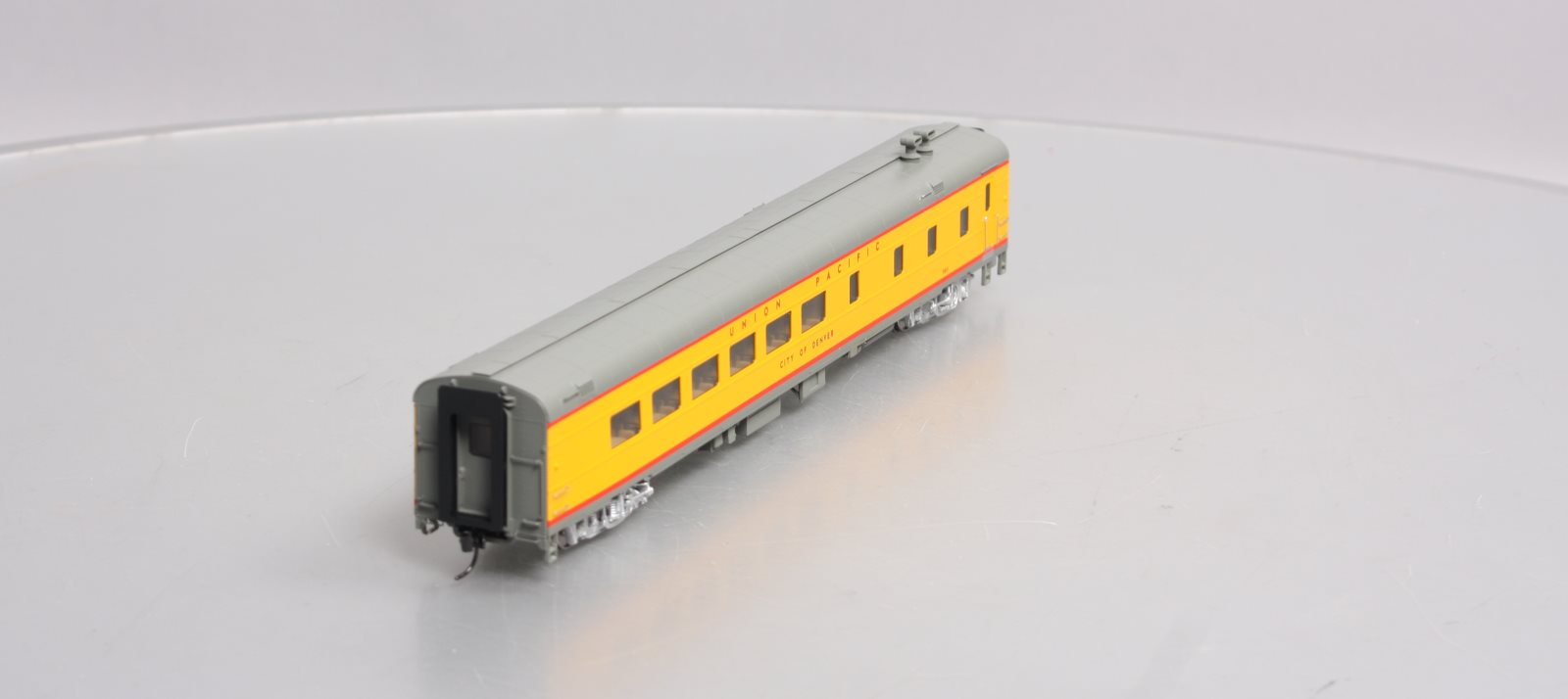 Walthers 920-18105 HO Union Pacific 85' ACF 48-Seat Diner City of Denver #5011