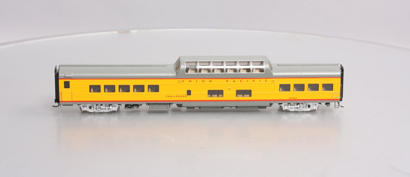 Walthers 920-18052 HO Union Pacific Challenger 85' ACF Dome Coach #7015