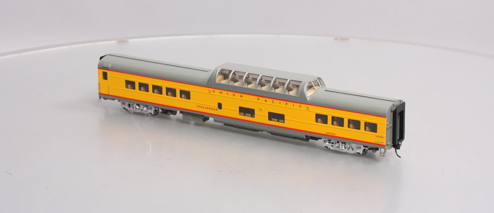 Walthers 920-18052 HO Union Pacific Challenger 85' ACF Dome Coach #7015