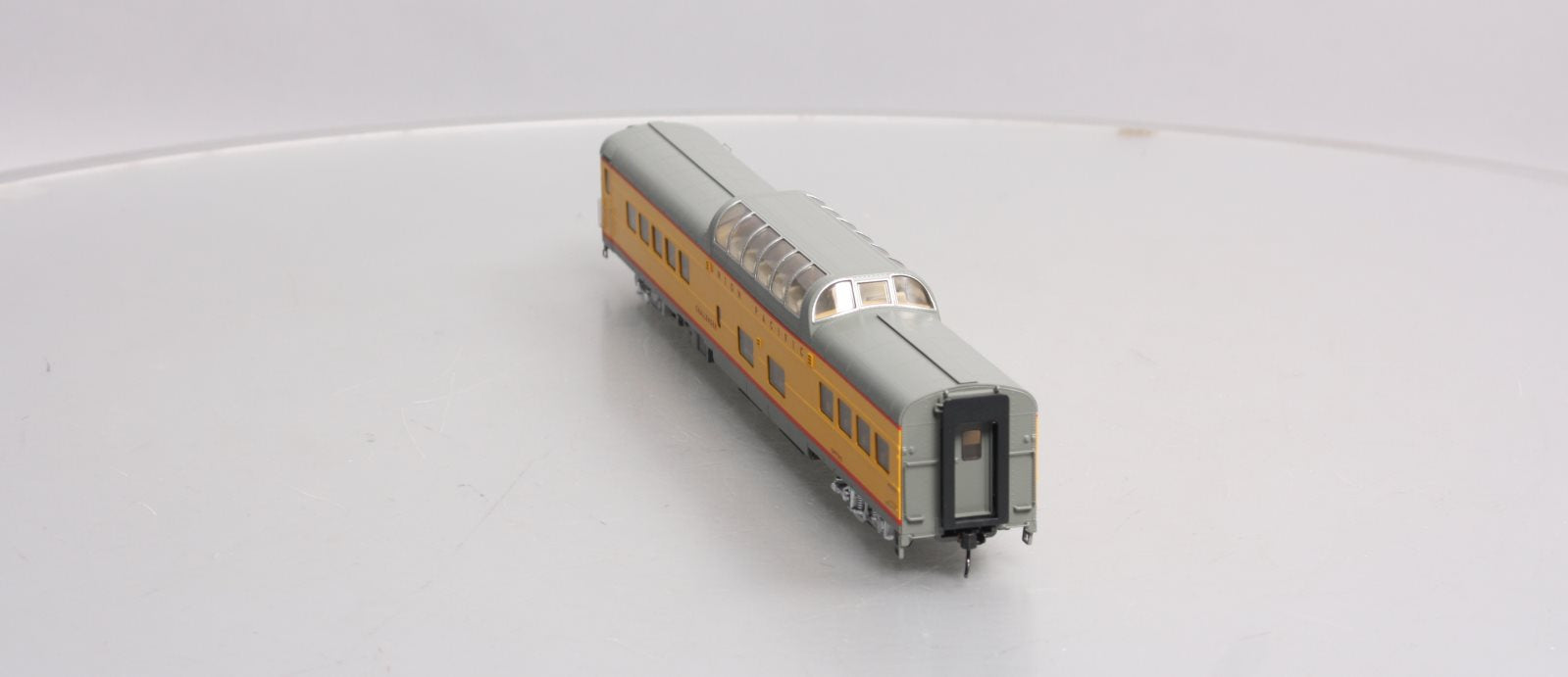 Walthers 920-18052 HO Union Pacific Challenger 85' ACF Dome Coach #7015