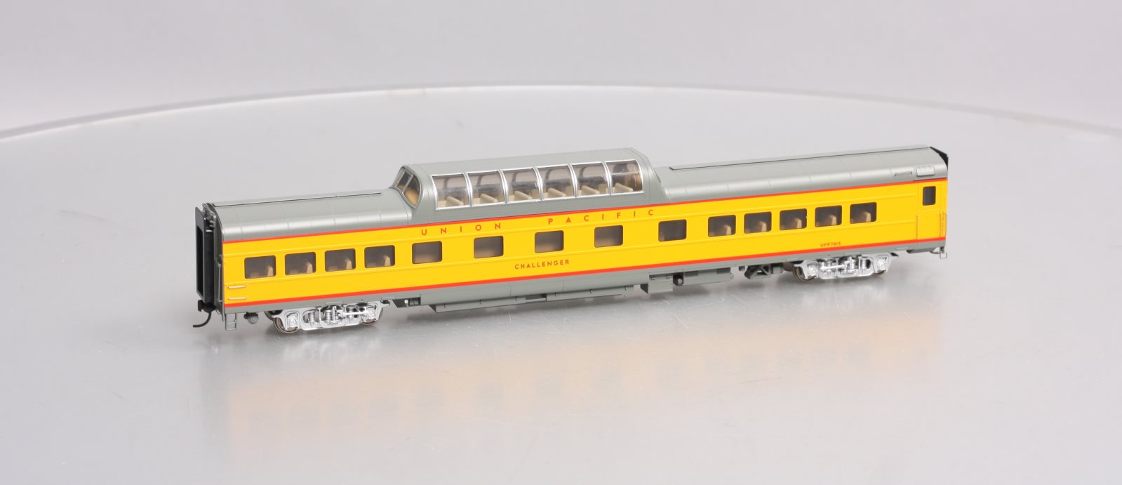 Walthers 920-18052 HO Union Pacific Challenger 85' ACF Dome Coach #7015