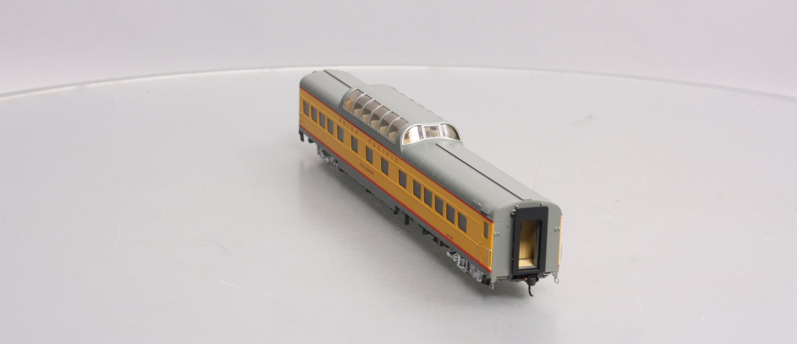 Walthers 920-18052 HO Union Pacific Challenger 85' ACF Dome Coach #7015