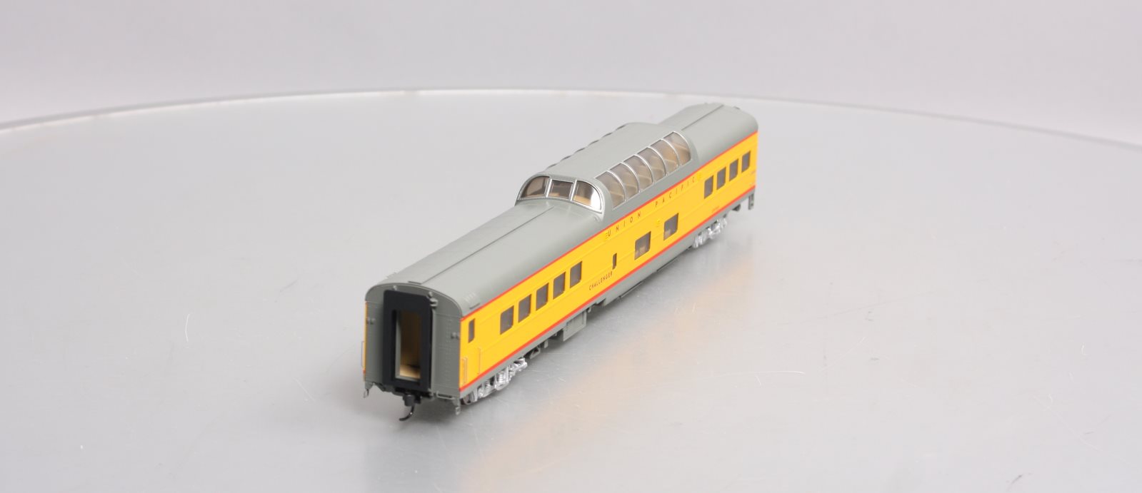 Walthers 920-18052 HO Union Pacific Challenger 85' ACF Dome Coach #7015