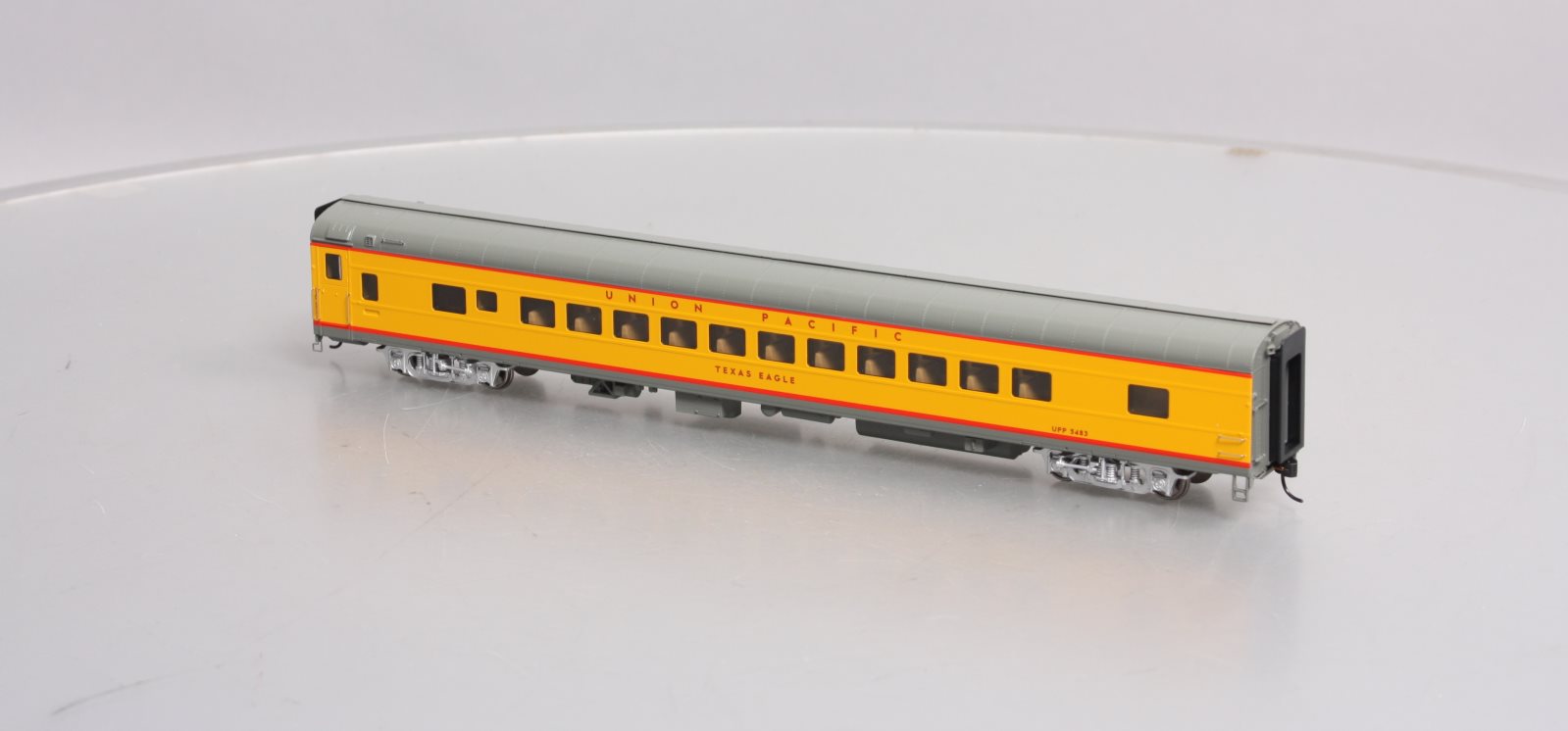 Walthers 920-18507 HO Union Pacific 85' ACF 44-Seat Coach Lighted Texas Eagle LN/Box