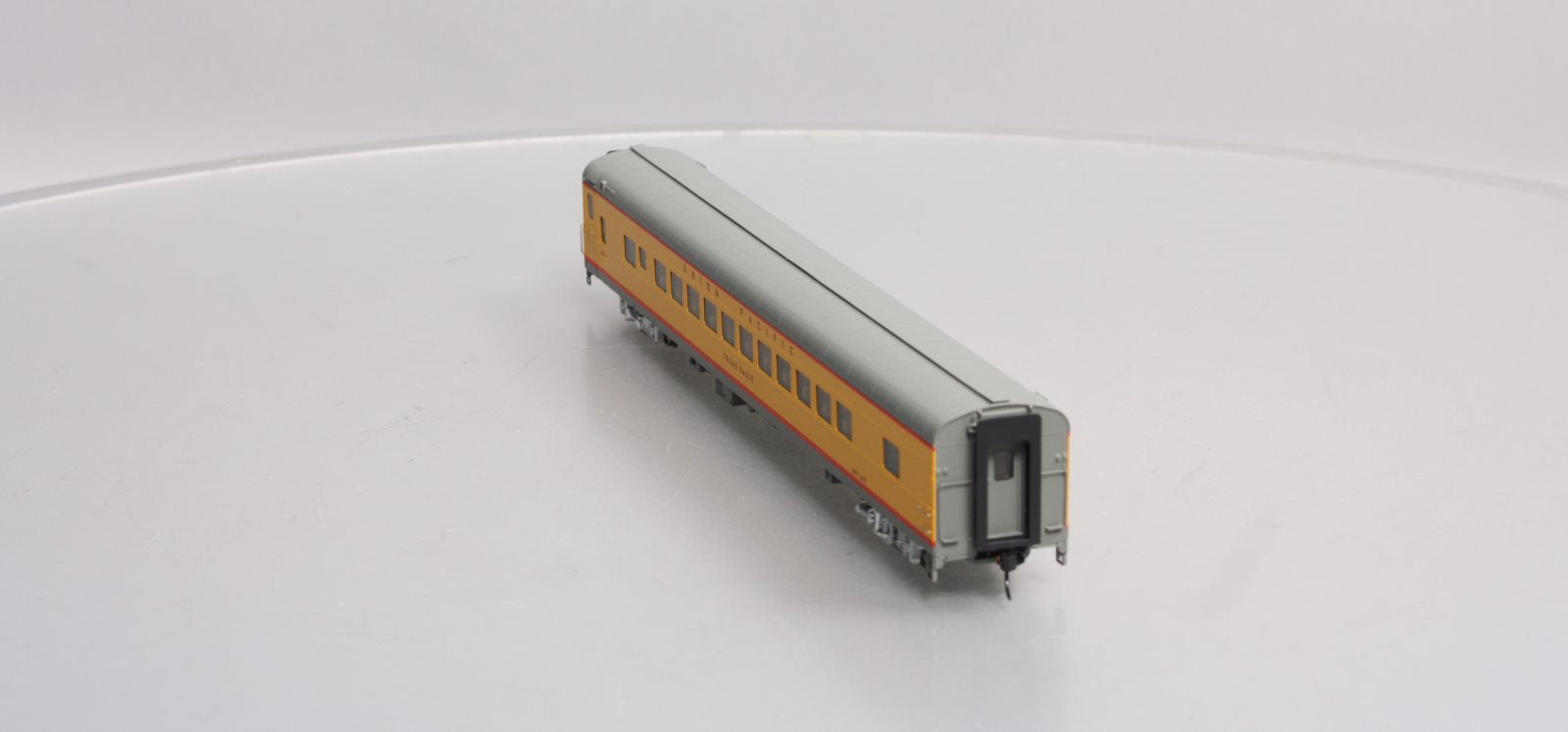 Walthers 920-18507 HO Union Pacific 85' ACF 44-Seat Coach Lighted Texas Eagle LN/Box
