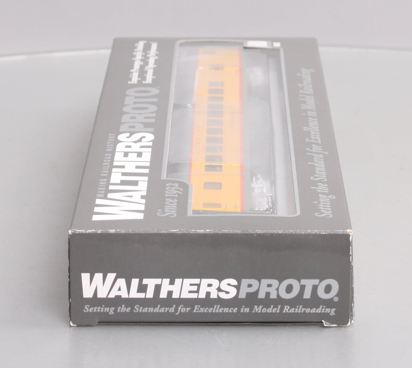 Walthers 920-18507 HO Union Pacific 85' ACF 44-Seat Coach Lighted Texas Eagle LN/Box