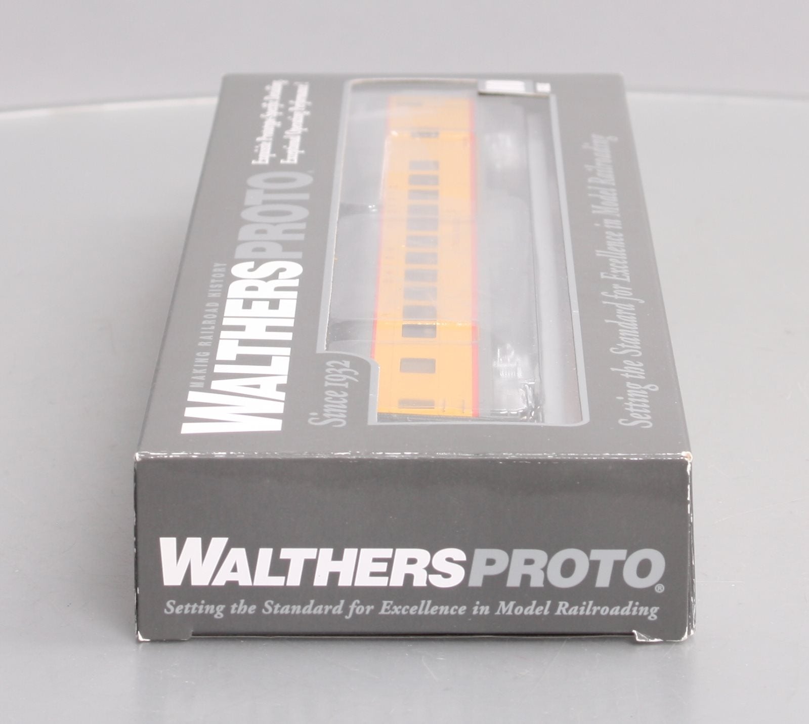 Walthers 920-18507 HO Union Pacific 85' ACF 44-Seat Coach Lighted Texas Eagle LN/Box