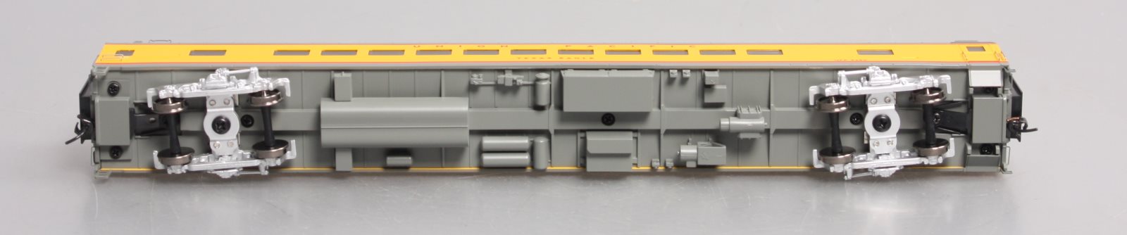 Walthers 920-18507 HO Union Pacific 85' ACF 44-Seat Coach Lighted Texas Eagle LN/Box