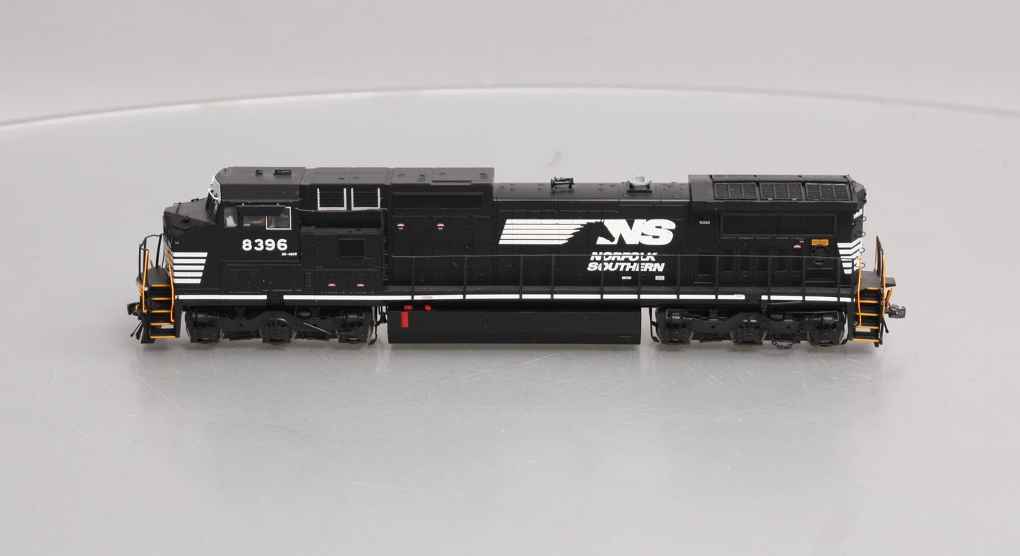 Atlas 10002305 HO NS DASH 8-40CW Diesel Locomotive with DCC & Sound #8396
