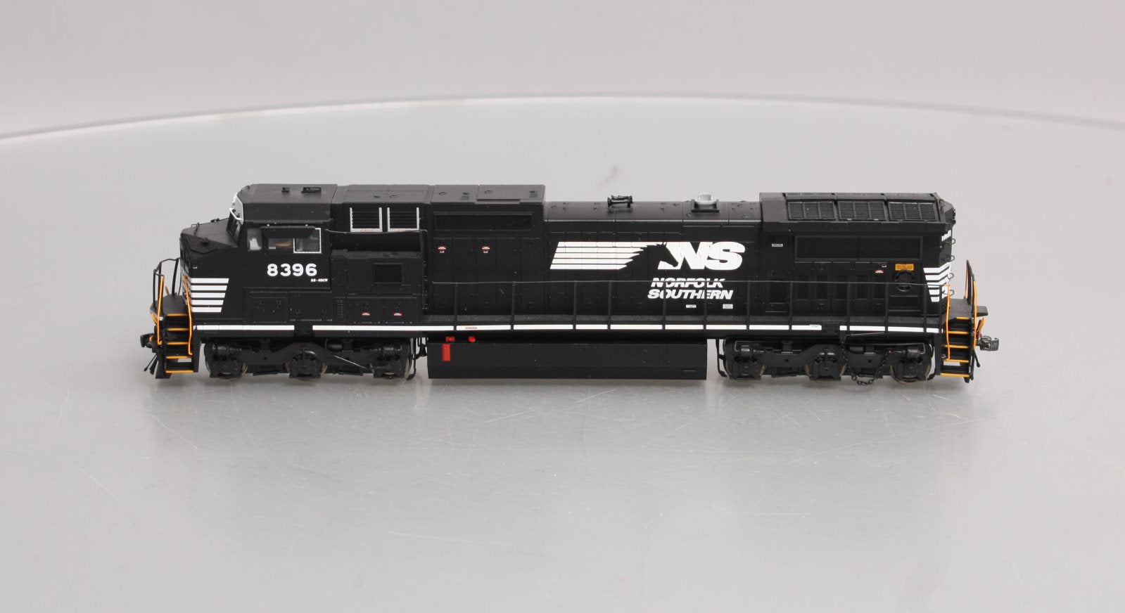 Atlas 10002305 HO NS DASH 8-40CW Diesel Locomotive with DCC & Sound #8396