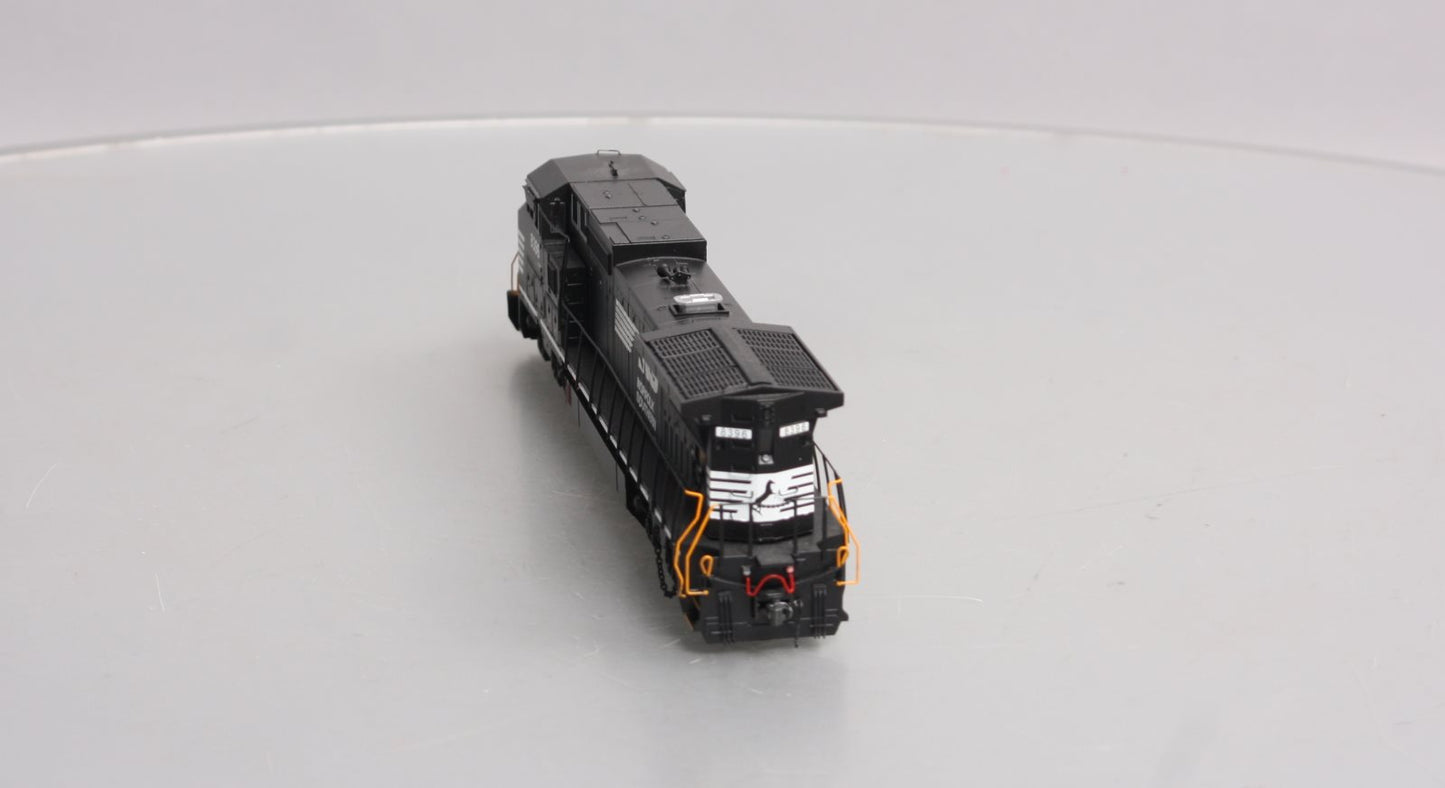 Atlas 10002305 HO NS DASH 8-40CW Diesel Locomotive with DCC & Sound #8396