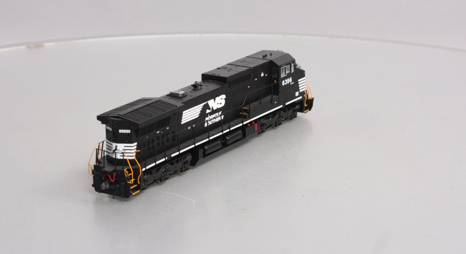Atlas 10002305 HO NS DASH 8-40CW Diesel Locomotive with DCC & Sound #8396