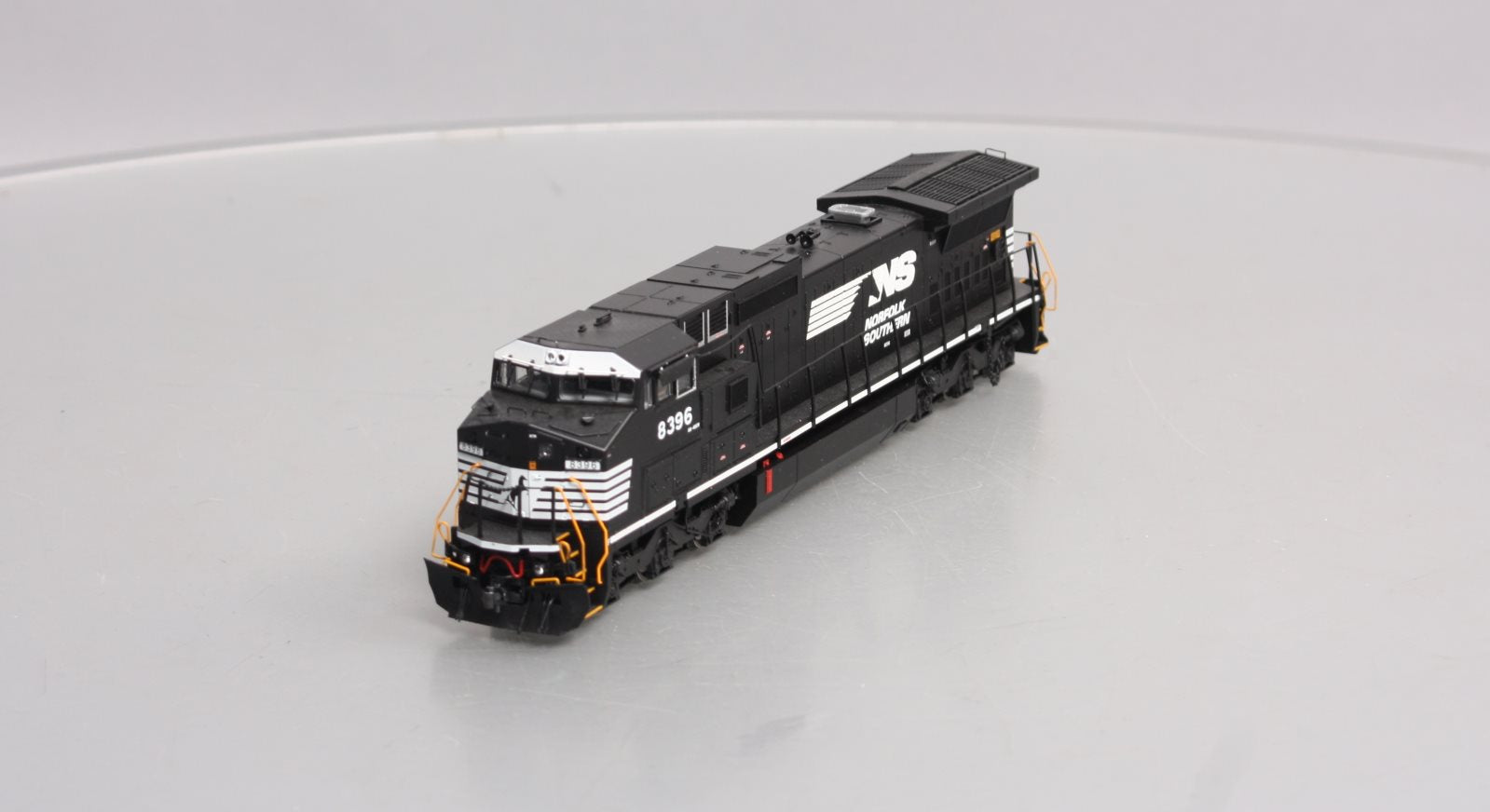 Atlas 10002305 HO NS DASH 8-40CW Diesel Locomotive with DCC & Sound #8396